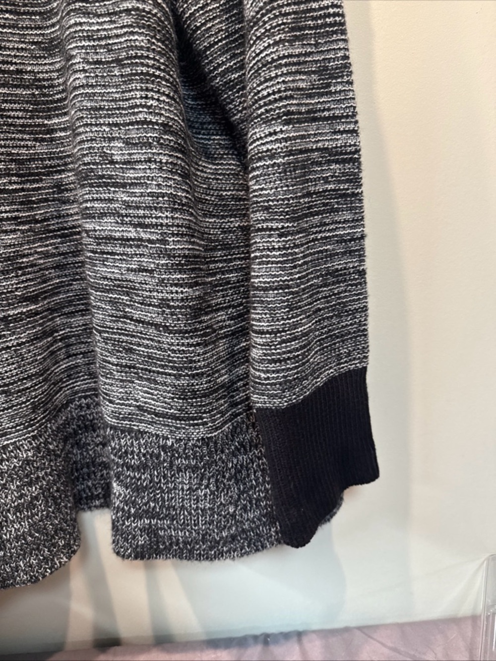 Simply Vera Wang XL Black & White Sweater Wrap Pockets Long Sleeve EUC - Picture 9 of 9